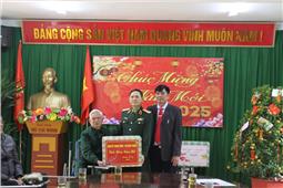 Trung tướng Phạm Trường Sơn thăm, tặng quà Trung tâm Điều dưỡng thương binh Thuận Thành, tỉnh Bắc Ninh